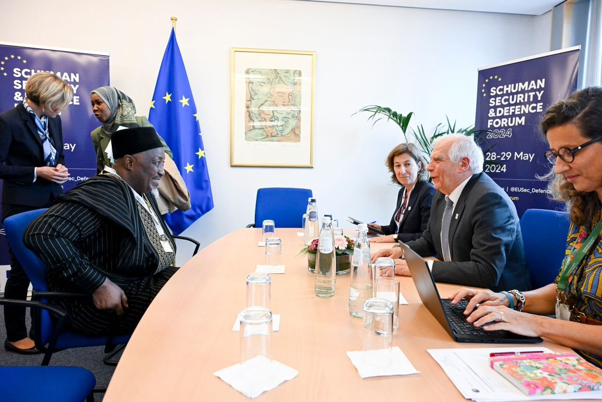 Fruitful meeting between @JosepBorrellF and @Mohammed_Badaru on EU - Nigeria cooperation on fight against terrorism in the North  East and effective partnerships capable of bringing stability to the #Sahel.
@MODInfoNg @EUDefenceAgency 
@EUdefence #SchumanForum