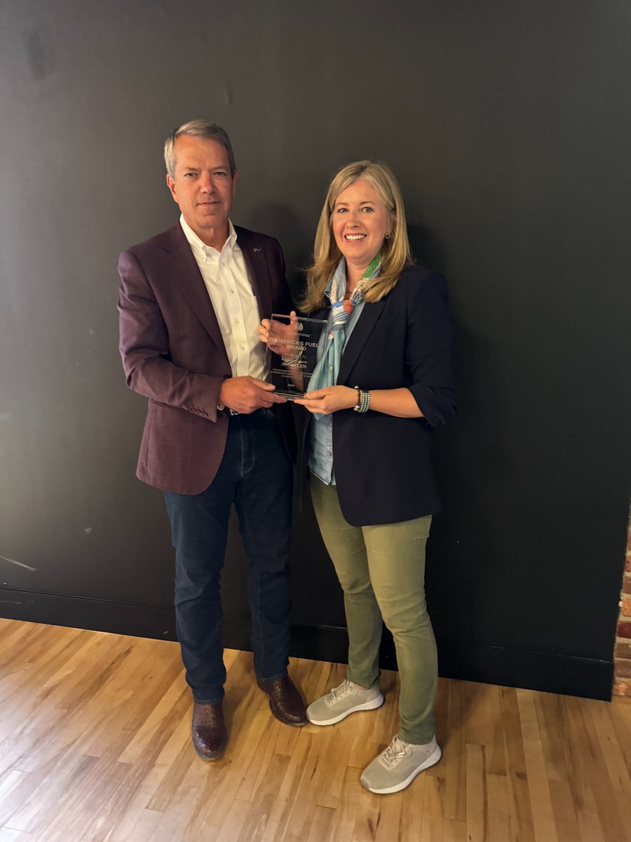 Honored to present @TeamPillen with @GrowthEnergy's 2024 America's Fuel Award last week. We're grateful for his leadership and work to get expanded access to E15 for Nebraska drivers across the finish line.