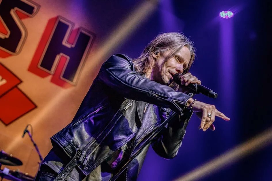 #MylesKennedy at Zenith Die Kulturhalle by © Markus Erhard Werner 💥 #theriverisrisingtour #smkc