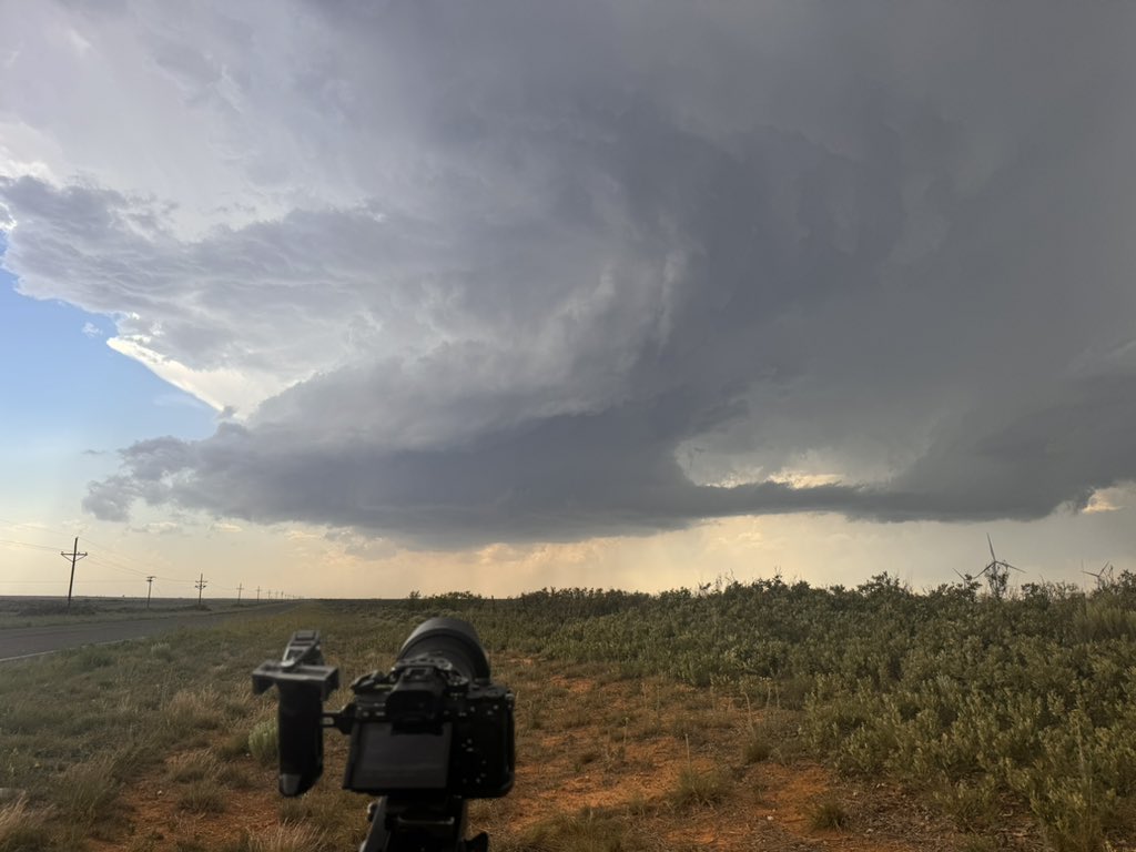 Tornado_Steejo's tweet image. Not a bad looking supercell south of #Bledsoe, #Texas!
