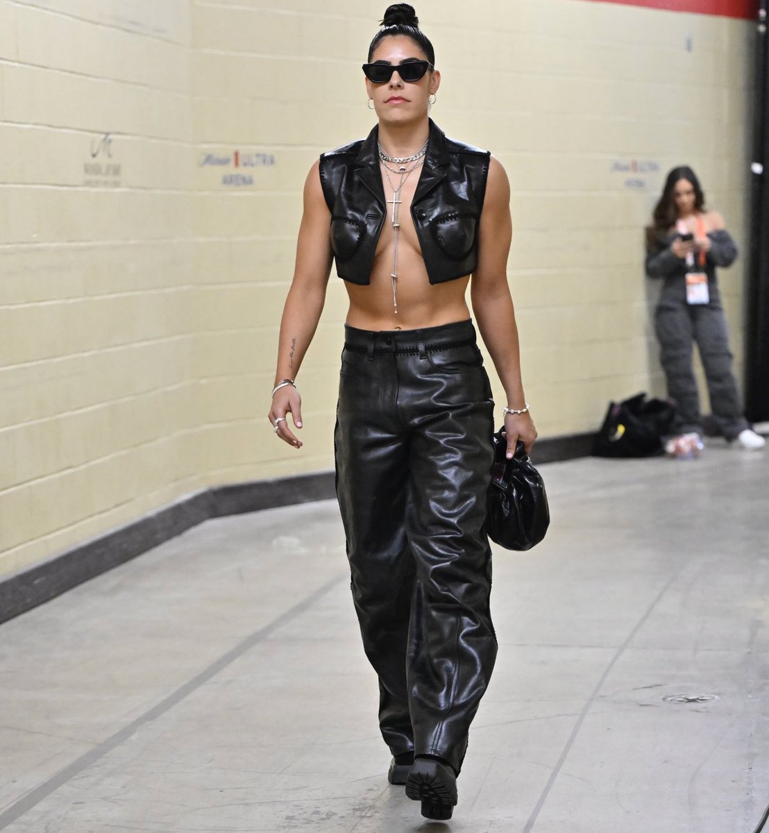 Darren Waller tore up the entire house and ran directly to the studio when Kelsey Plum arrived in this fit