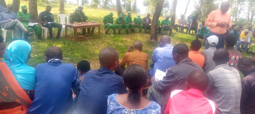 SectorMusaza's tweet photo. Musaza, 30/05/2024 Umunyamabanganshingwabikorwa BIHOYIKI Leonard, Umuyobozi w’Ingabo uwa Police Kigarama bayoboye inama y'umutekano yaguye yitabiriwe  nabayobozi bose kuva kumurenge kugeza kumudugudu barebaUko Umutekano  wafashe n'ingamba zo kuwubungabunga
,Imyiteguro y'amatora https://t.co/UqTF26YB0E
