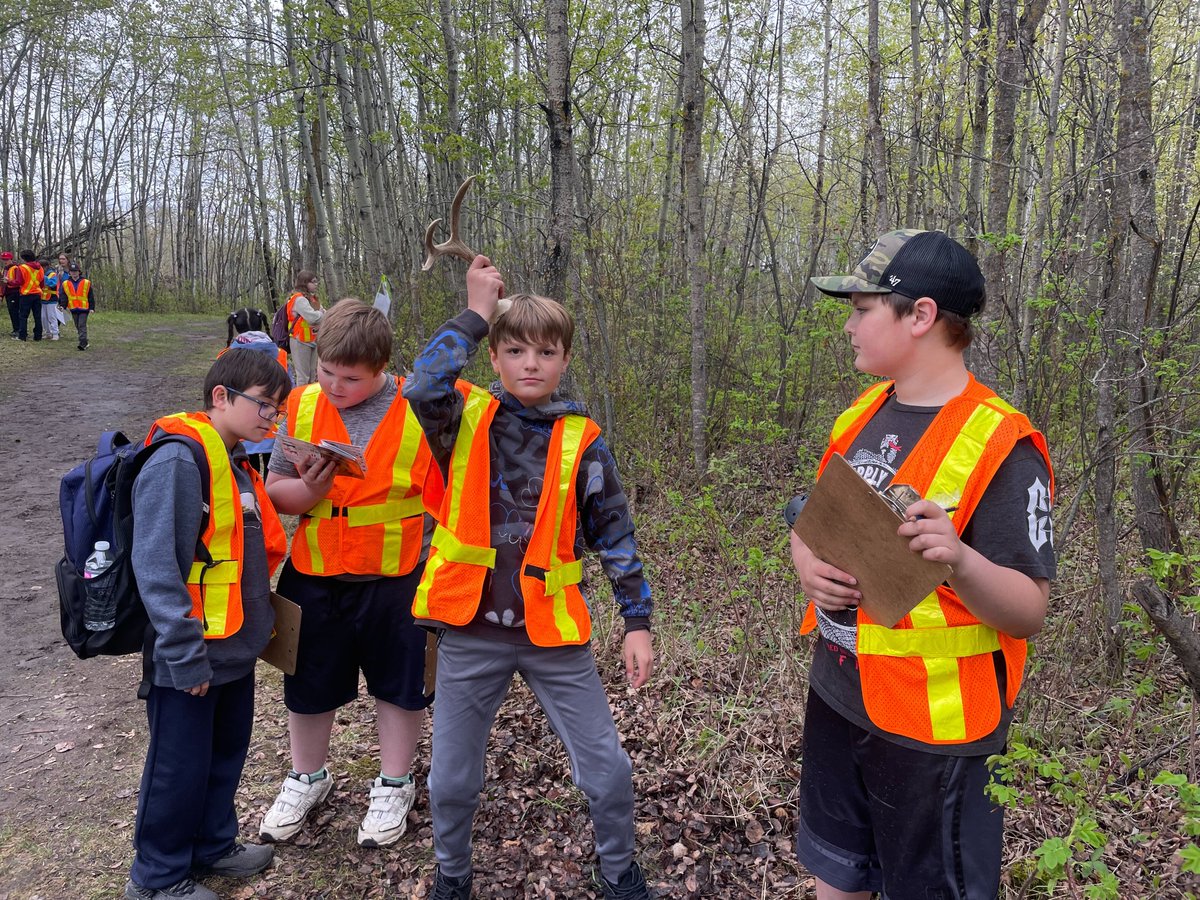 Inside Education (@insideeducation) on Twitter photo It might have been a bit brisk out this past week but we still had a blast exploring the environment at Huestis Demonstration Forest, Three Herons Conservation Area & Cooking Lake!
Thank you to <a href="/HR_eics/">Holy Redeemer School</a>, <a href="/StJude_CCSD/">St. Jude School</a> & Tevie Miller Heritage for joining us & braving the cold! It might have been a bit brisk out this past week but we still had a blast exploring the environment at Huestis Demonstration Forest, Three Herons Conservation Area & Cooking Lake!
Thank you to <a href="/HR_eics/">Holy Redeemer School</a>, <a href="/StJude_CCSD/">St. Jude School</a> & Tevie Miller Heritage for joining us & braving the cold!