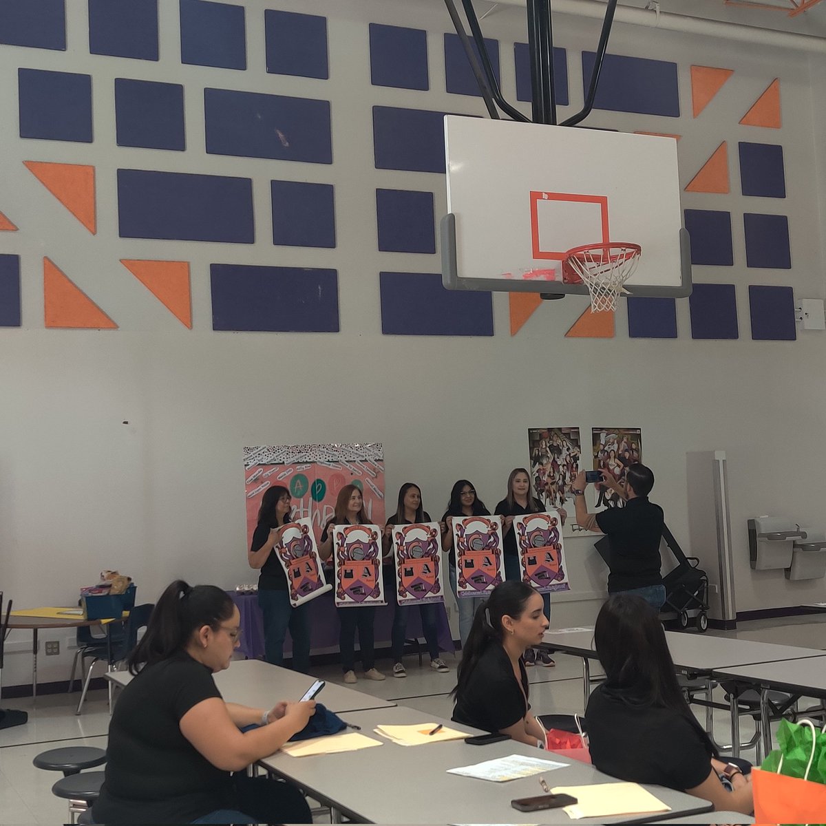 MSVocal_ESMusic's tweet image. Celebrating EOY with tons of recognition!  🎉 Hooray for all the May/June Birthdays, Knoble Knights &amp;amp; Service Awards! 🎉😀 @Ituarte_ES @YRomero_IES #itsanituartething #TeamSISD