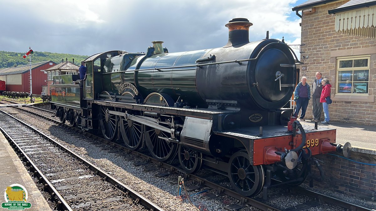 2999 'Lady of Legend' simmers in Winchcombe before moving light to switch lines. #CotswoldFestivalOfSteam #GWSR #WesternWorkhorses #Steam 27th May 2024.