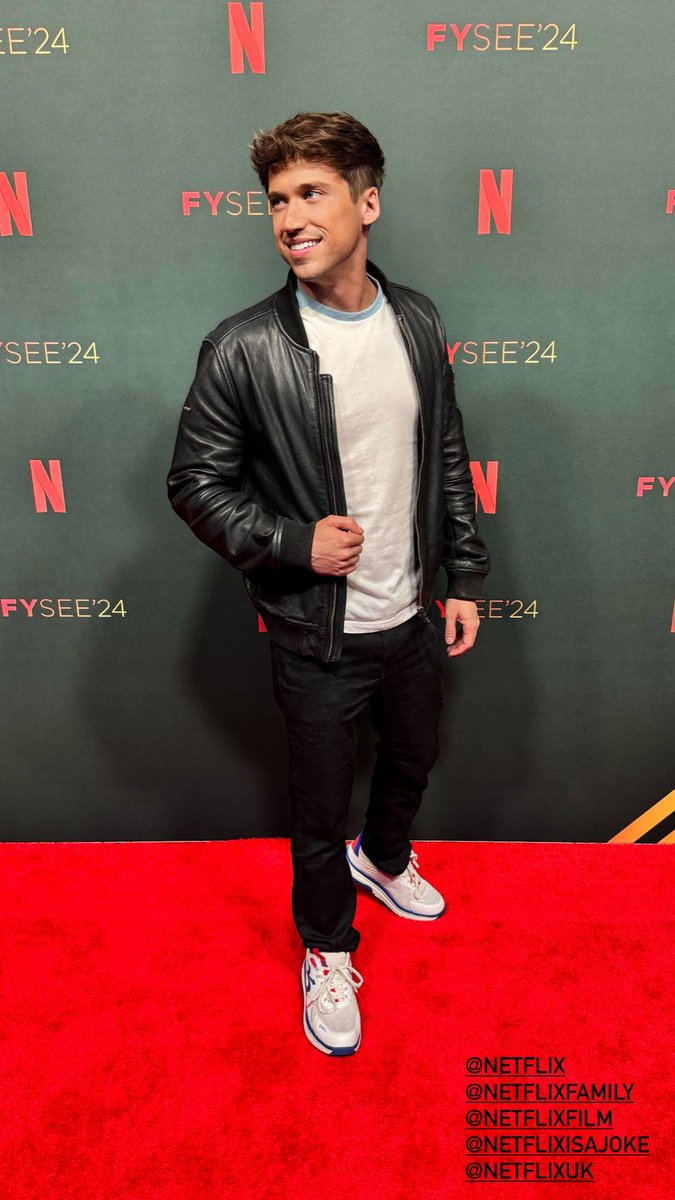 BenButler2's tweet photo. Thanks for the invite @netflix https://t.co/2Vxoevs1pH