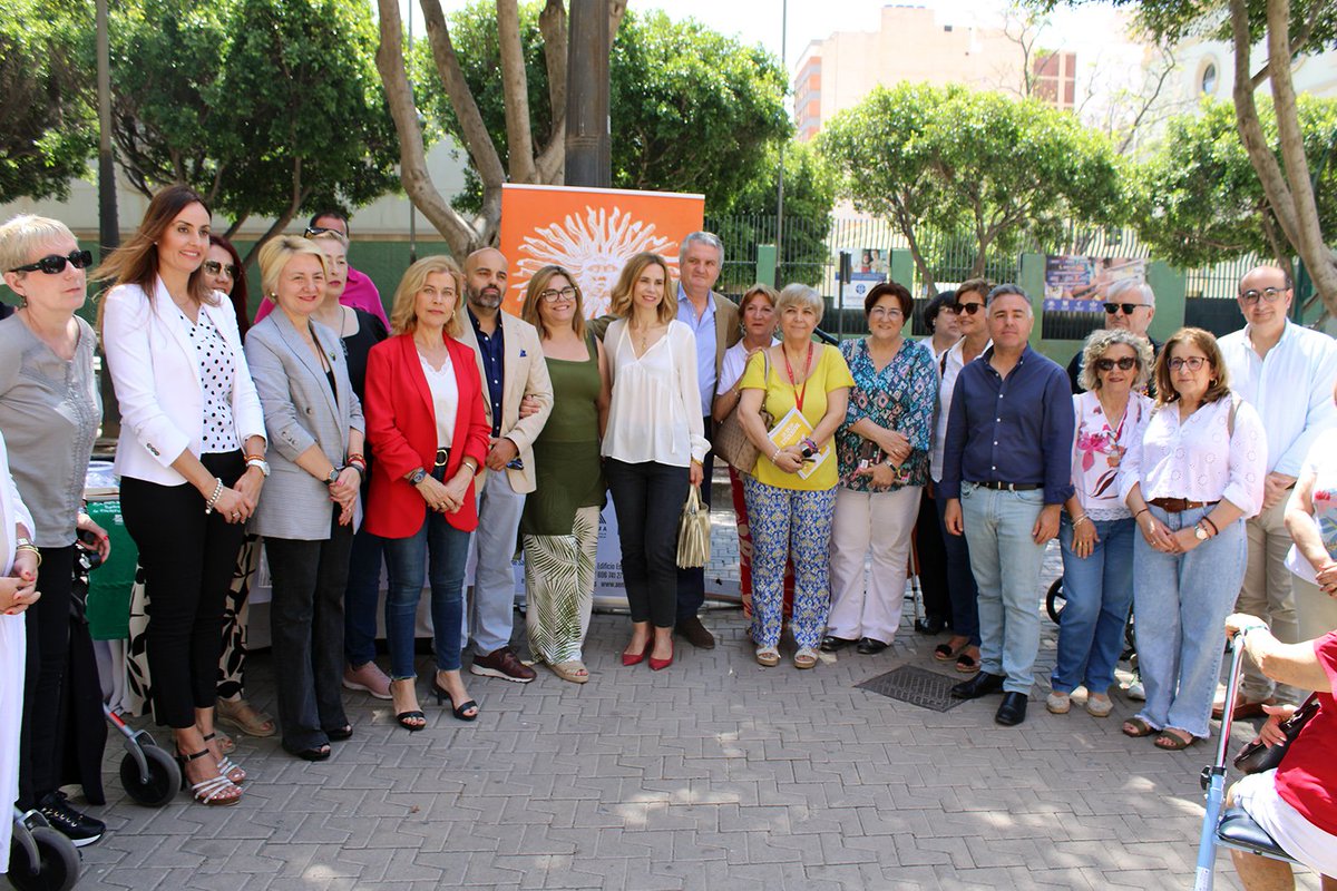 👉 AEMA reclama el reconocimiento del grado de discapacidad tras el diagnóstico de la Esclerosis Múltiple. 📖 La lectura de un manifiesto ha centrado el acto del día mundial que ha contado con el respaldo del Ayuntamiento. #MásCapitalMásAlmería 🏴󠁧󠁢󠁥󠁮󠁧󠁿