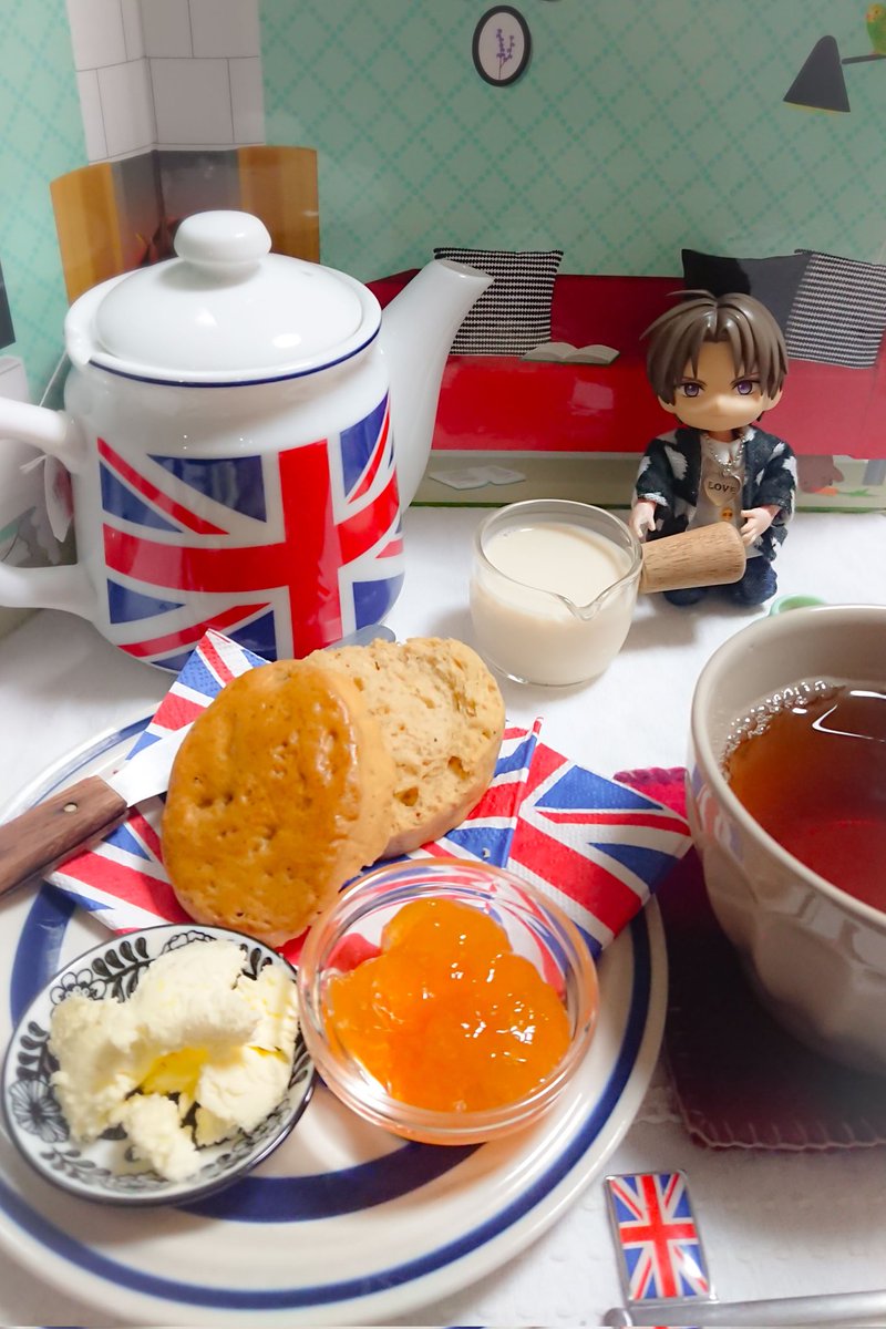 machimite's tweet photo. おはんじゃます
気圧が低いよぉ☔
自分にテコ入れモーニングTea……へへへ、ベノアのスコーンだじぇ✨
W*・∀・´) 紅茶は、うぃ、有以たぁど?の英国朝茶です。杏の甘煮を添えてございます✨
#ねんどろ刀剣男士
#今日の近侍
#MorningTeaTime☕️✨ https://t.co/cjbXxblXZU