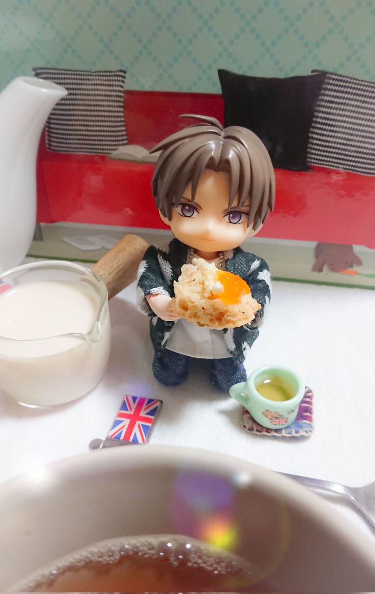 machimite's tweet photo. おはんじゃます
気圧が低いよぉ☔
自分にテコ入れモーニングTea……へへへ、ベノアのスコーンだじぇ✨
W*・∀・´) 紅茶は、うぃ、有以たぁど?の英国朝茶です。杏の甘煮を添えてございます✨
#ねんどろ刀剣男士
#今日の近侍
#MorningTeaTime☕️✨ https://t.co/cjbXxblXZU