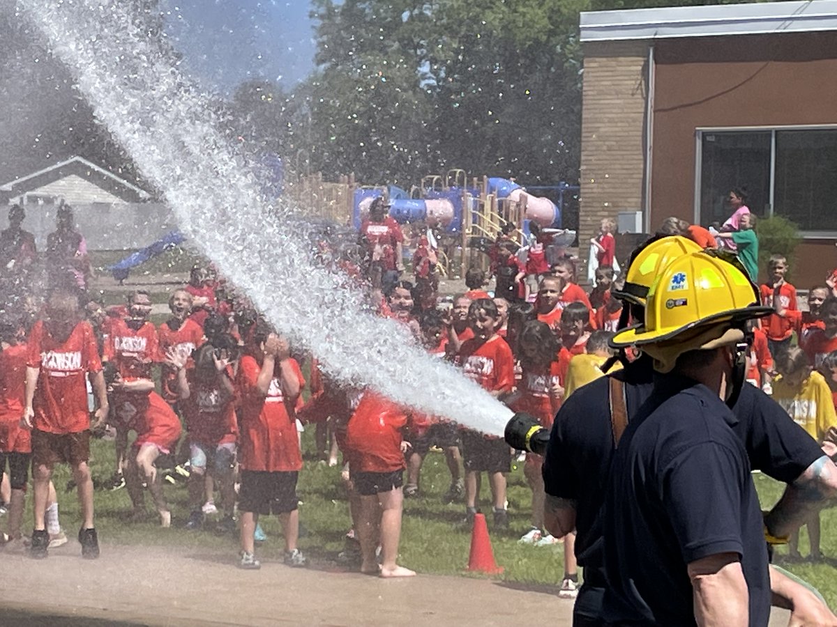 De Pere Schools (@usdd) on Twitter photo Dickinson Elementary students really had a 💦blast 💦at their end of year celebration! Thanks <a href="/DePere/">City of De Pere</a> Fire & Rescue for making a splash!
#CityofDePere
#GoodCleanFun Dickinson Elementary students really had a 💦blast 💦at their end of year celebration! Thanks <a href="/DePere/">City of De Pere</a> Fire & Rescue for making a splash!
#CityofDePere
#GoodCleanFun