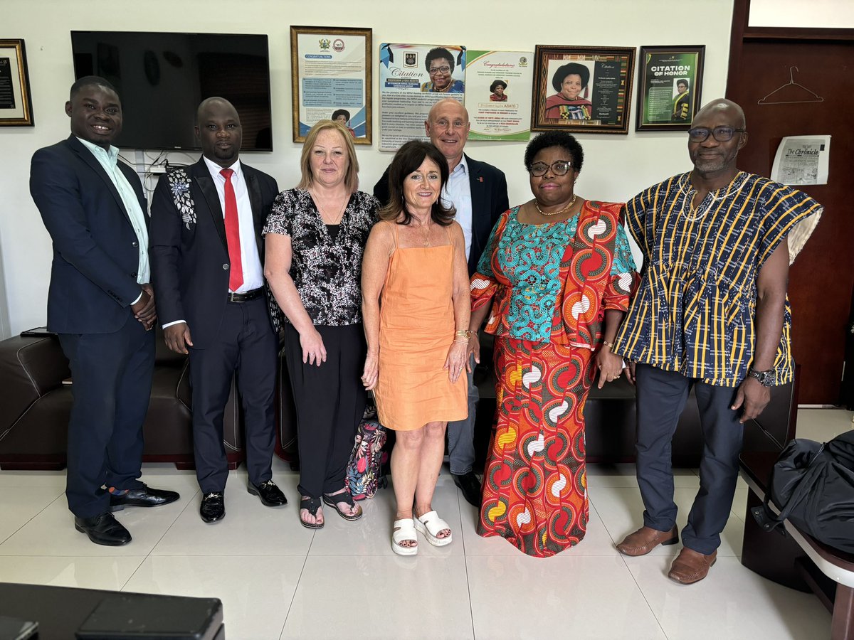 SharonMott9's tweet photo. early day in Ghana yesterday with the university of health and allied science.Great engagement with students on spirituality or whole person centred care. met the VC of the University Lydia Aziato, an USWAlumni after studying her PHD with us. @USWCommercial https://t.co/MHsKsKoYs1