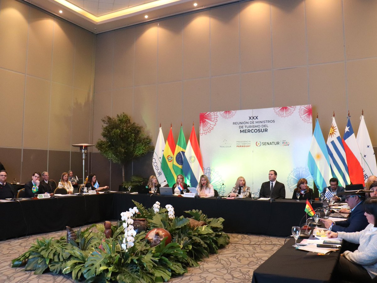 Senatur_Py's tweet photo. Ministros de Turismo del Mercosur reafirman compromiso de posicionar a la región como un multidestino 🇵🇾🇦🇷🇧🇷🇨🇱🇺🇾🇧🇴👥🌎

#GobiernoDelParaguay https://t.co/k159tkWrbH