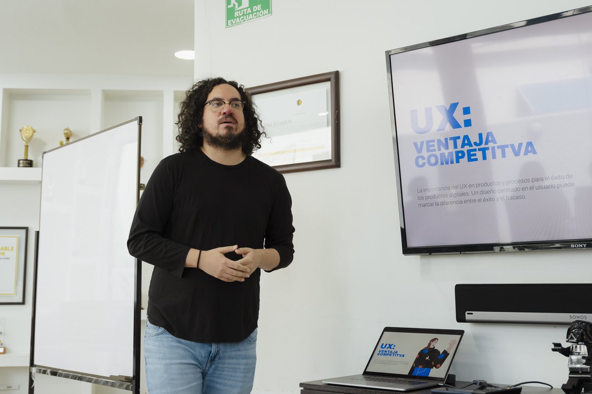 GeeksEC's tweet image. ¡En Geeks no dejamos de aprender!  💪 Hemos reforzado nuestro conocimiento en User Experience (UX) junto a Roberto León con una capacitación que nos prepara para ofrecerte las mejores experiencias intuitivas y centradas en el usuario. ¡Vamos por más!🚀

#UX #GeeksEc