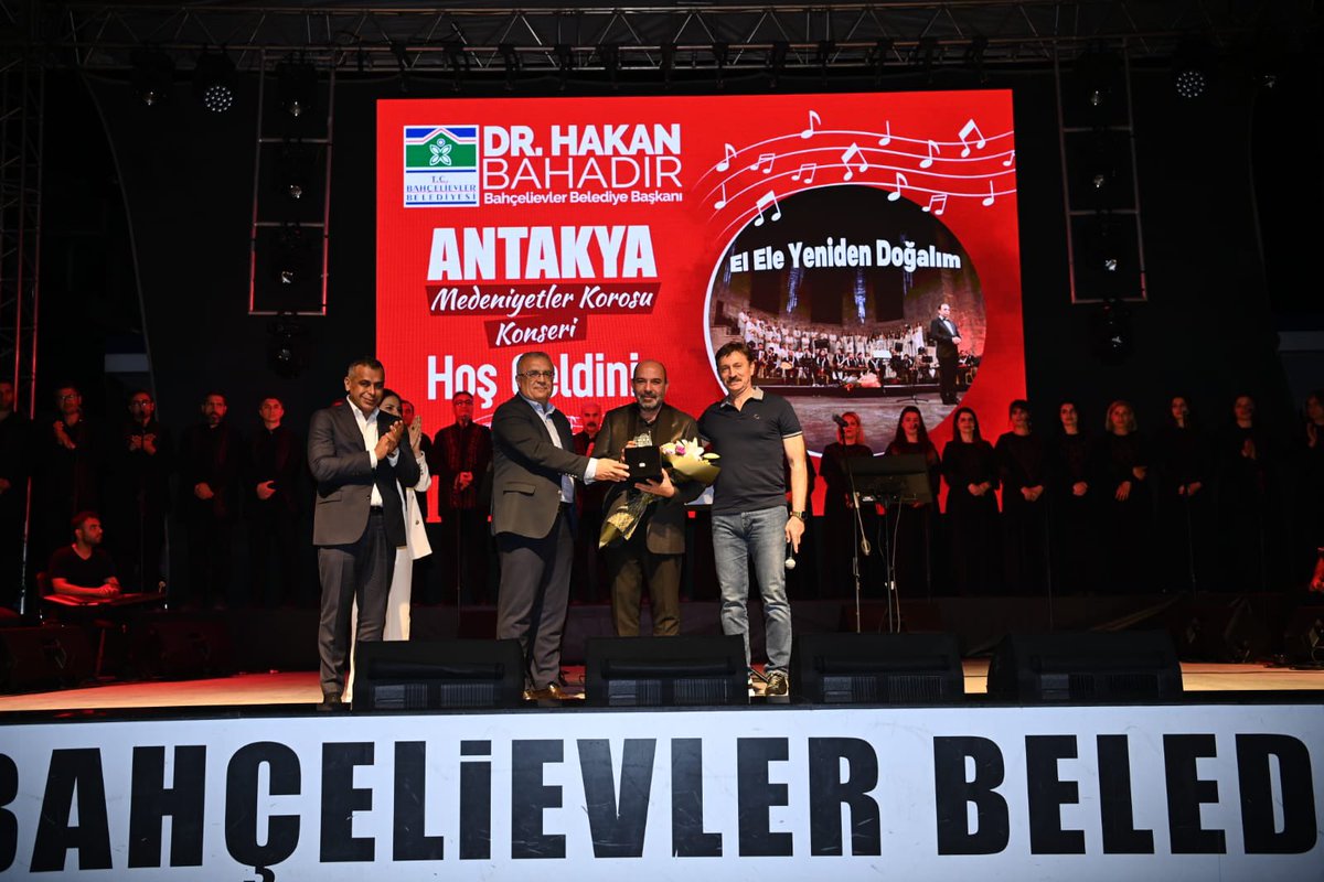 DrHakanBahadir's tweet photo. Antakya Medeniyetler Korosu bugün muhteşem eserleriyle misafirimizdi.

Farklı kültür, dil ve ırkın buluşma noktası, medeniyetlerin beşiği Hatay, yeniden küllerinden doğuyor. https://t.co/Mes4PXjE2S
