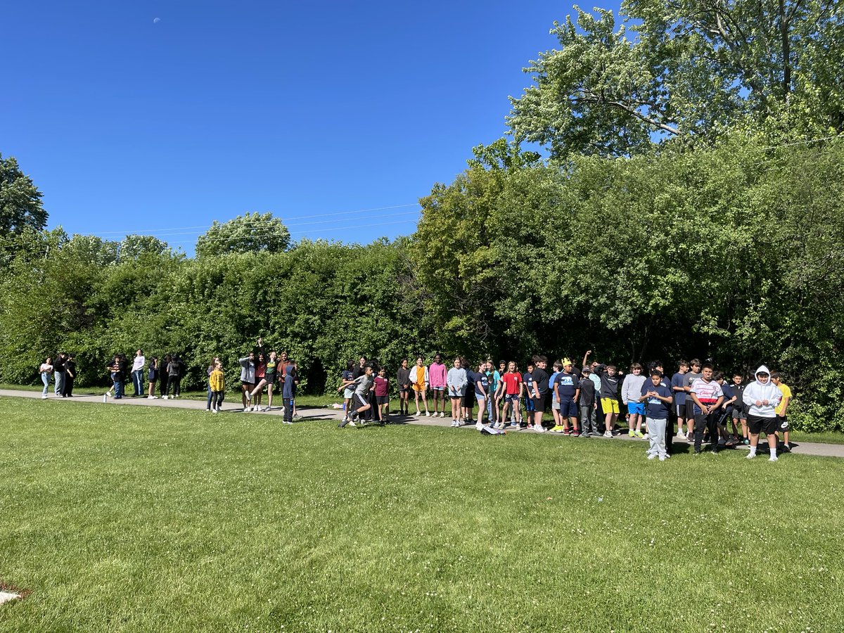 We had our 2nd annual Staff vs. 5th Grade kickball game. Staff came out with the W for the 2nd year in a row! We had a BLAST! 😊💪🏼 <a href="/D59Frost/">Robert Frost Elementary</a>