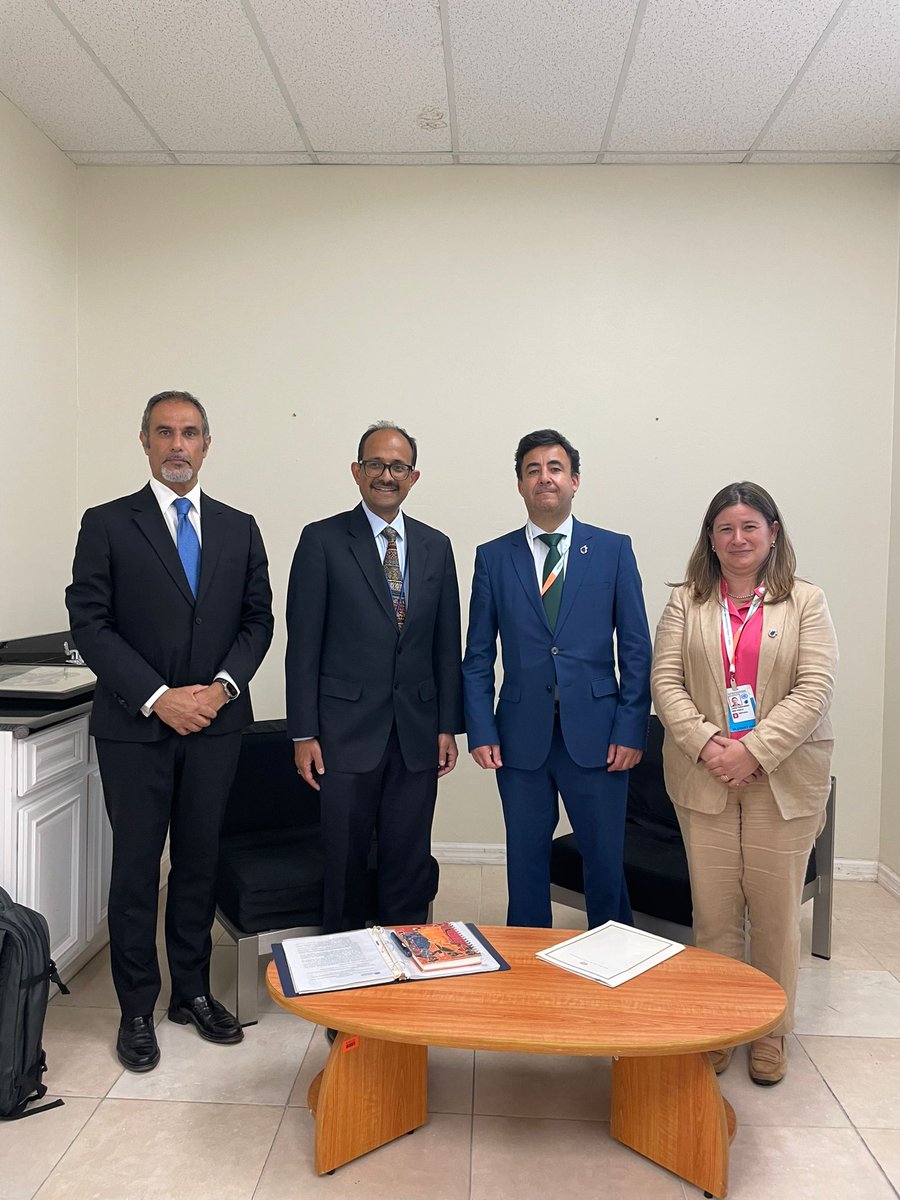 StS for Foreign Affairs and Cooperation @Nuno_Sampaio_pt met with @UNDRR Kamal Kishore, to whom he reiterated 🇵🇹Portugal’s wish to deepen the good collaboration with his office and teams, including in support of the implementation of ABAS🇦🇬🇺🇳, adopted at #SIDS4.