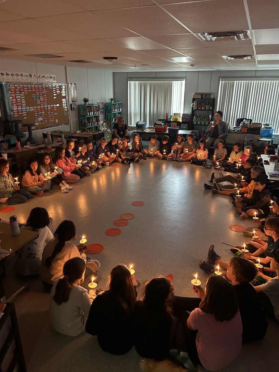 Living Rosary to end the month of Mary 🙏 #knowloveserve ⁦<a href="/StJosaphat/">StJosaphatRCSD</a>⁩ ⁦<a href="/RCSD_No81/">YQR Catholic Schools</a>⁩ ⁦<a href="/jennmc0/">Jennifer McDonald</a>⁩