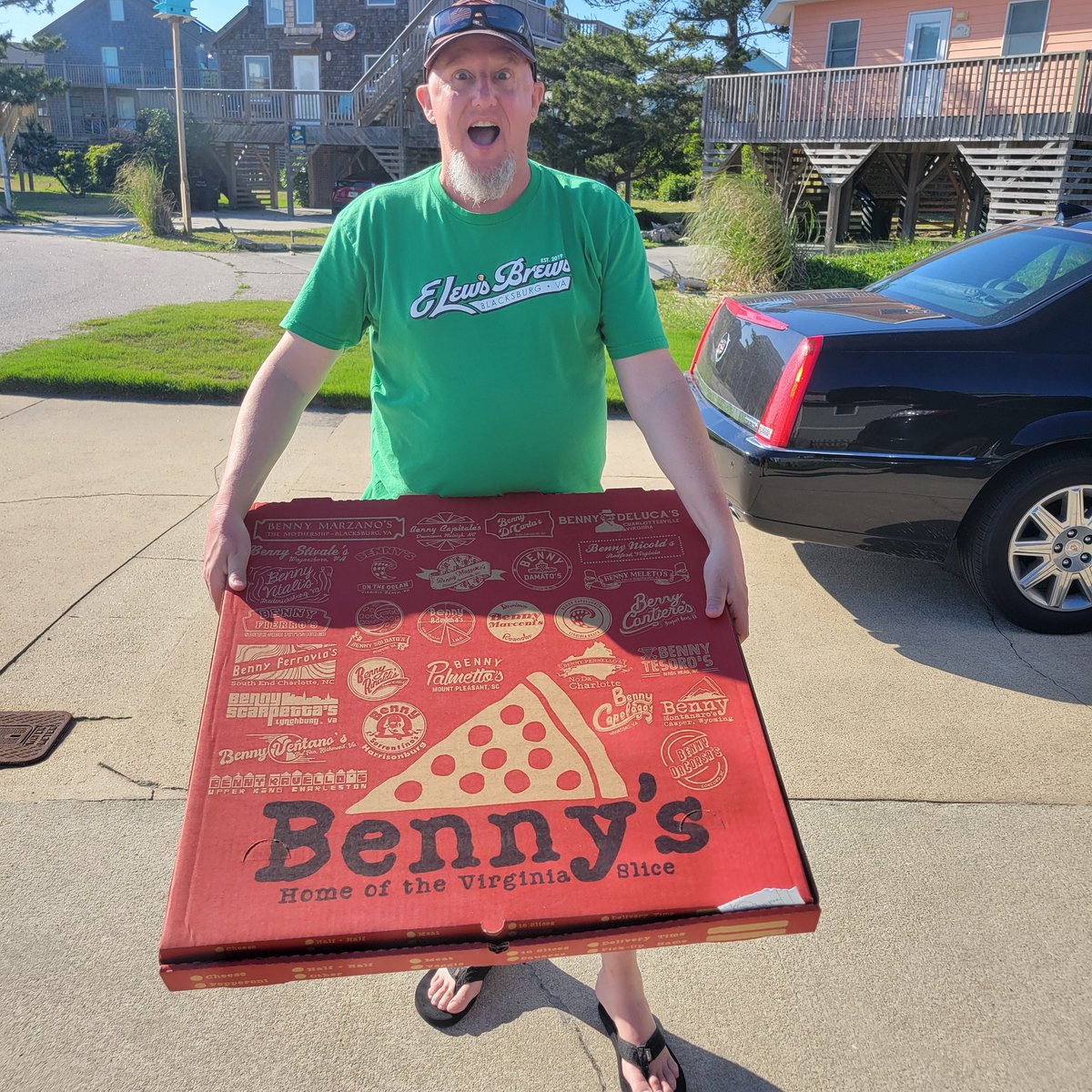 When I found out they had opened a #bennyspizza in Nags Head, we just had to get pizza for dinner one night!!
#thevirginiaslice