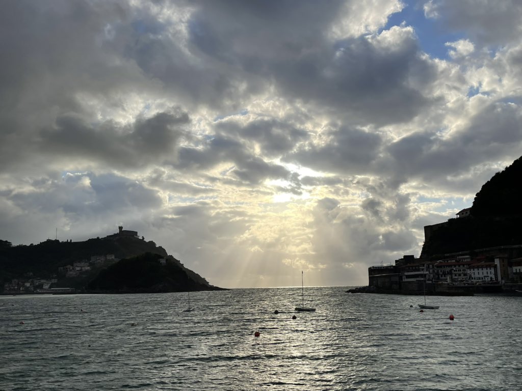 Thanks @getStay22 for a fun sunset cruise in San Sebastián. 
#tbexbasquecountry