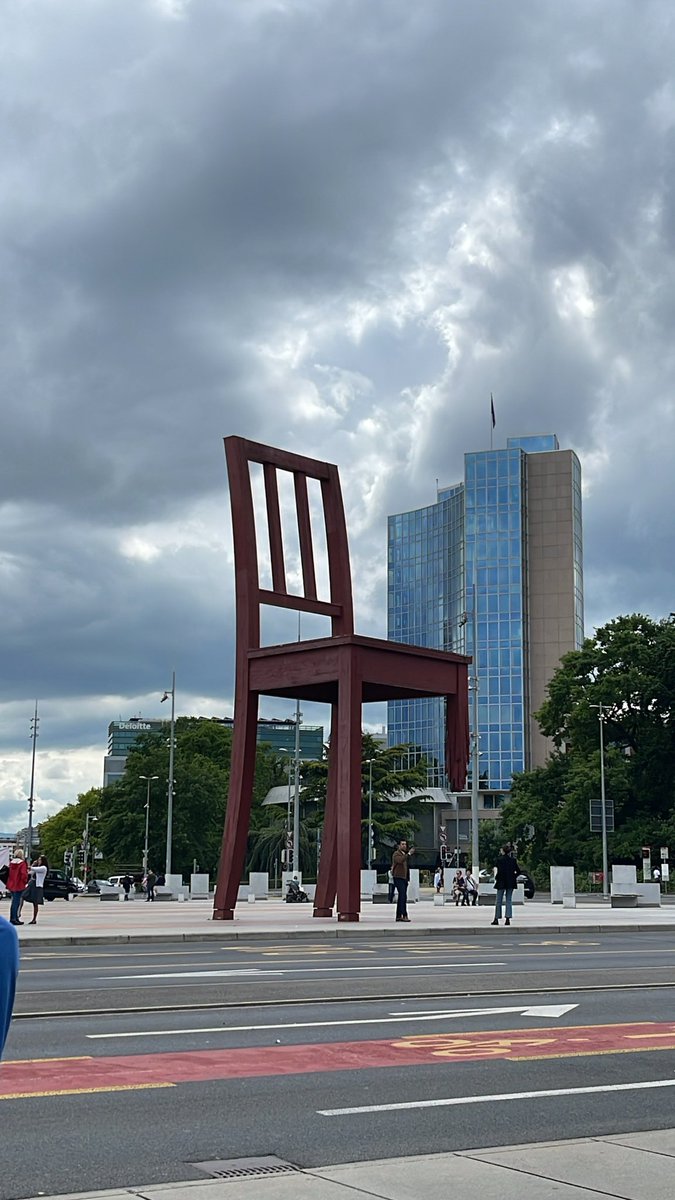 Es war mir eine Ehre, als Überlebende bei der UN in Genf beigetragen zu haben und Diskussionen zur Sicherstellung von Reparationen für Überlebende von konfliktbezogener sexueller Gewalt zur Unterstützung der Arbeit des UN-Ausschusses zur Beseitigung der
Diskriminierung der Frau.