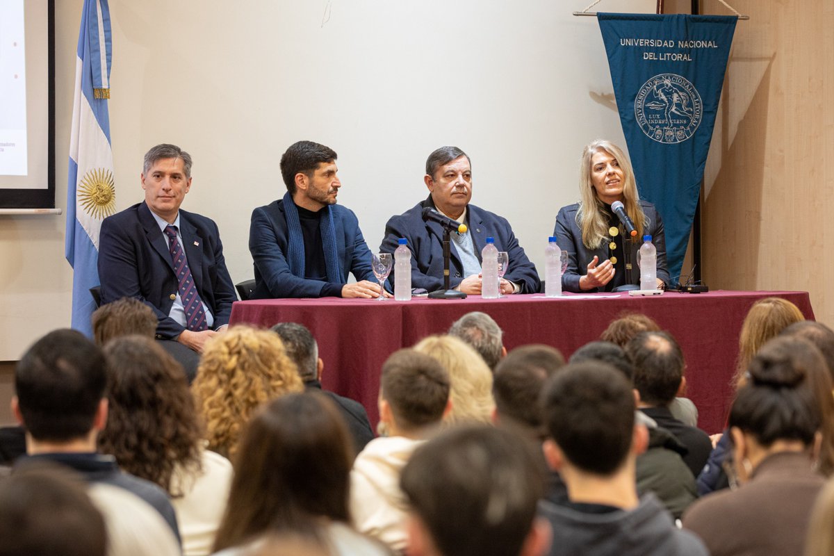 Referentes de todo el país compartirán aportes, muchos de ellos con el valor especial de surgir de la compleja pero potente simbiosis entre teoría y praxis. 

Santa Fe estará presente con muchos expertos. Entre ellos 3 ex ministros de la Provincia de Santa Fe.