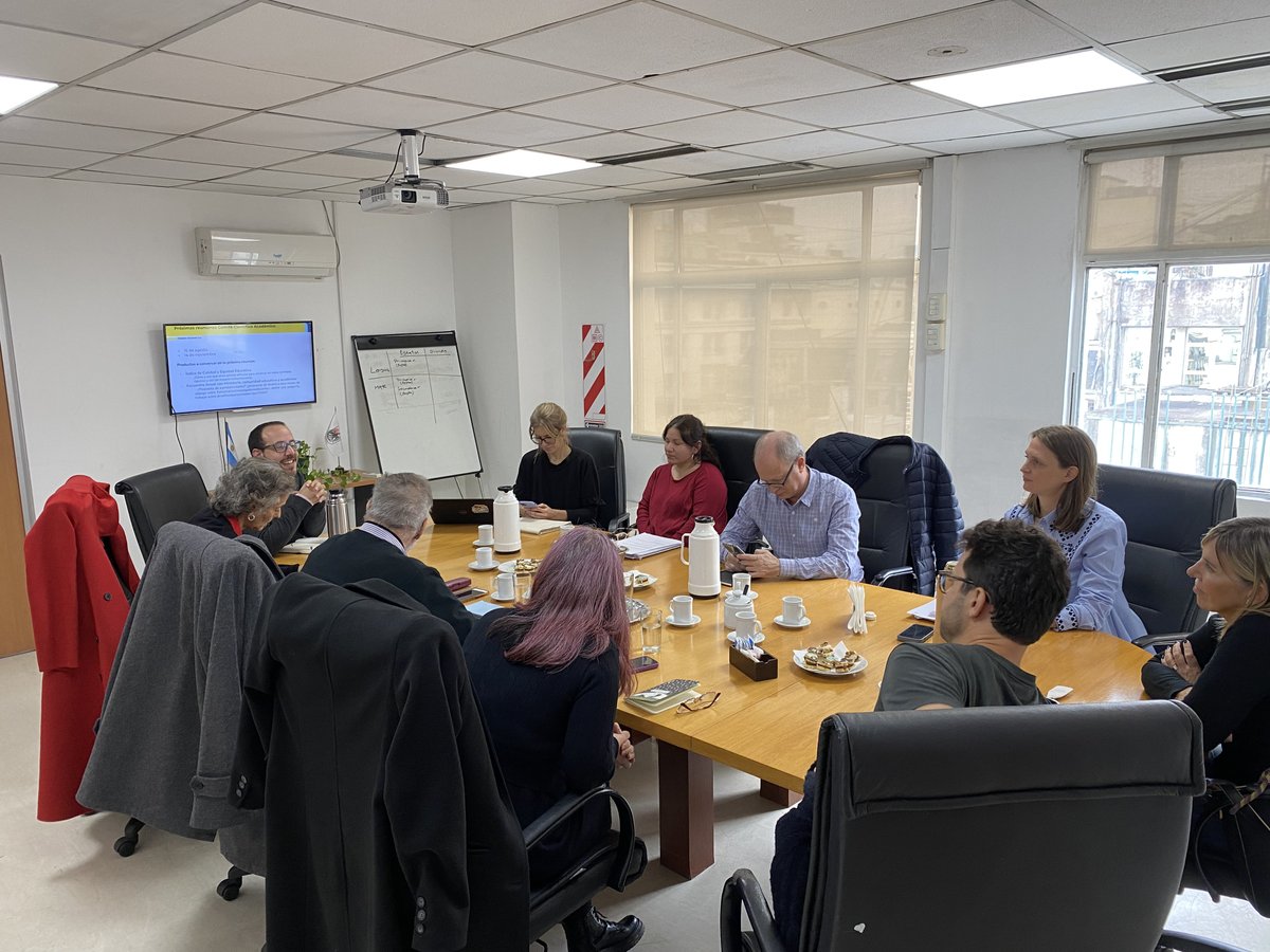 sambonelli's tweet image. Junto al equipo de la Unidad, convocamos a la primera reunión anual del Comité Científico Académico de la UEICEE, un espacio integrado por especialistas en educación, las ciencias sociales y biológicas, la estadística, la evaluación y la investigación educativa 🏫👇🏼