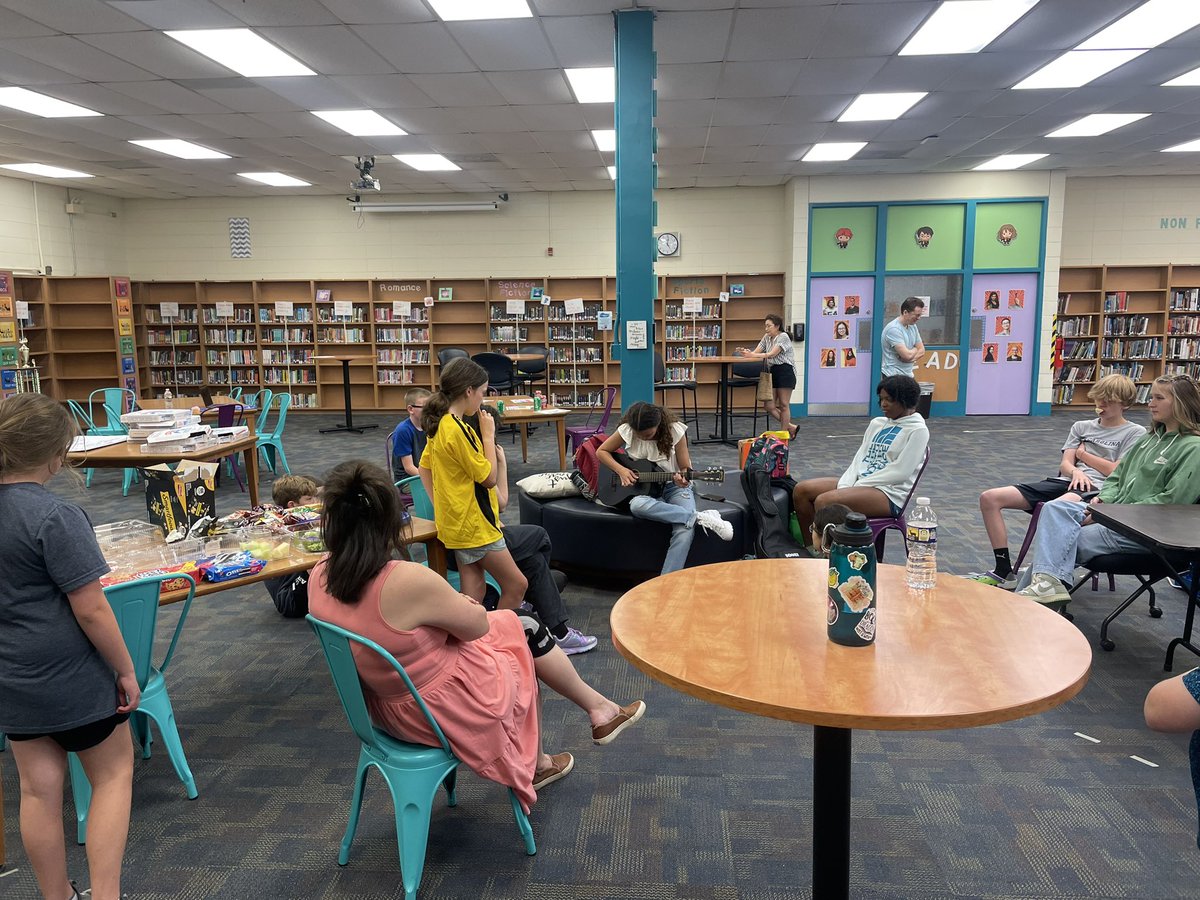 LibrariansLoveBooks tweet media