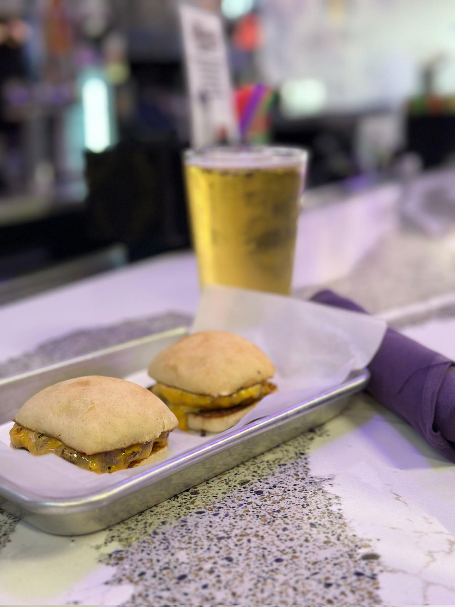 WOLVES WATCH PARTY TONIGHT! 

☑️ Come to Mavericks Sports Grill @ 7:00 for a 7:30 game

☑️ Game on all screens 

☑️ 2 cheese burger sliders &amp; a 16oz beer for $10

☑️ 2-4-1 drink special 

#bringyaass #wolves #mavericks