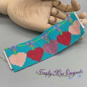 HEART
Hearts on a Ribbon Beadwoven Bracelet 
kraftymax.net/shop/hearts-on…