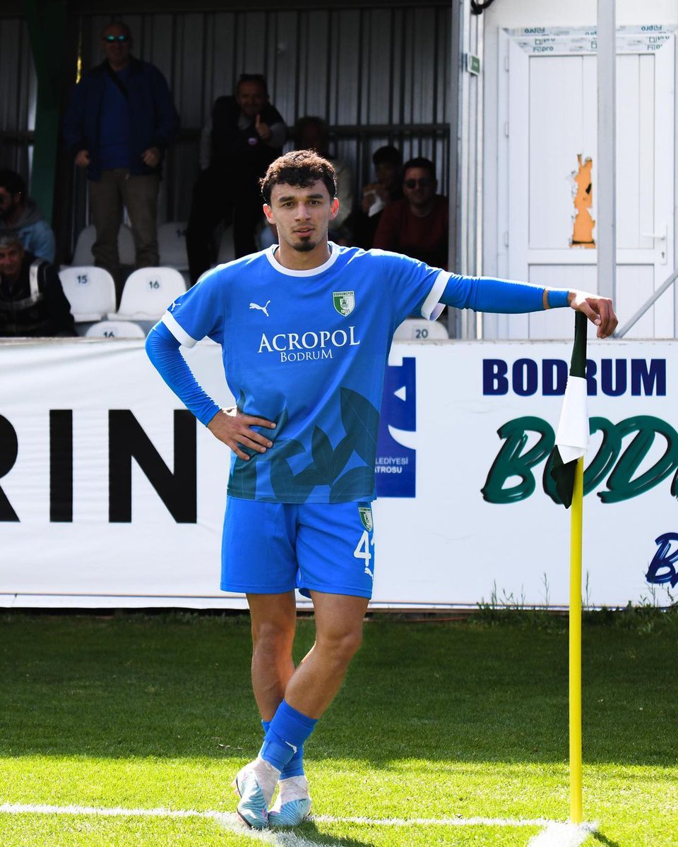 Oğuz Aydın 23 yaşında bu sezon 13 gol 8 asist yapmış Gökdeniz Bayrakdar 22 yaşında bu sezon 9 gol 5 asist yapmış İkisinden birini tercih ediyor olsak f/p bakarak hangisi daha mantıklı olur