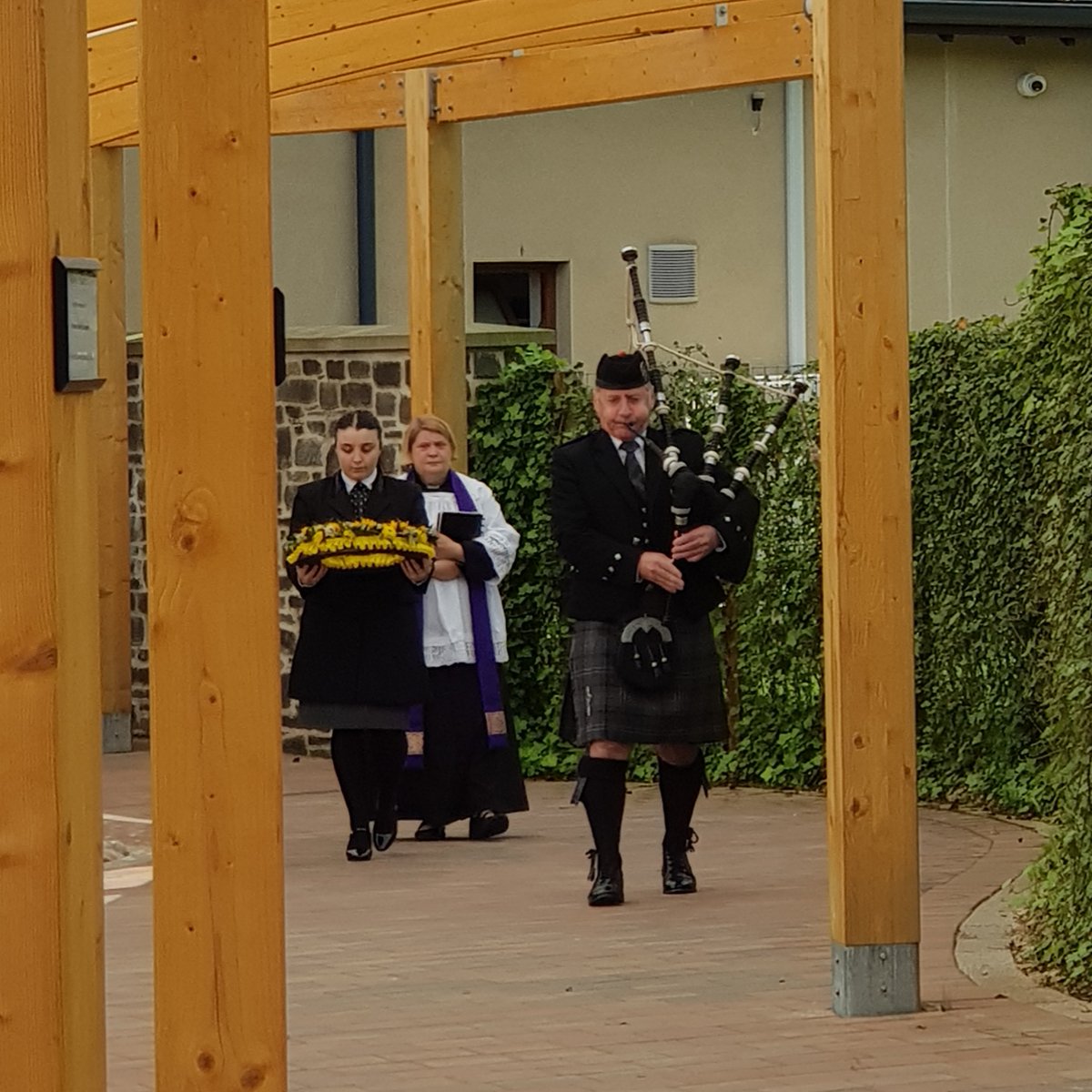 Funeral #Bagpipes @SirhowyValley Crem today for a local lady.  I led to the Chapel with Land of My Fathers & Myfanwy
Chapel entry: Danny Boy. Exit: Calon Lan, Cwm Rhondda & Going Home. Condolences to family.

Working with G Brown FD #Oakdale #Newbridge #Blackwood
 
#BagpiperWales