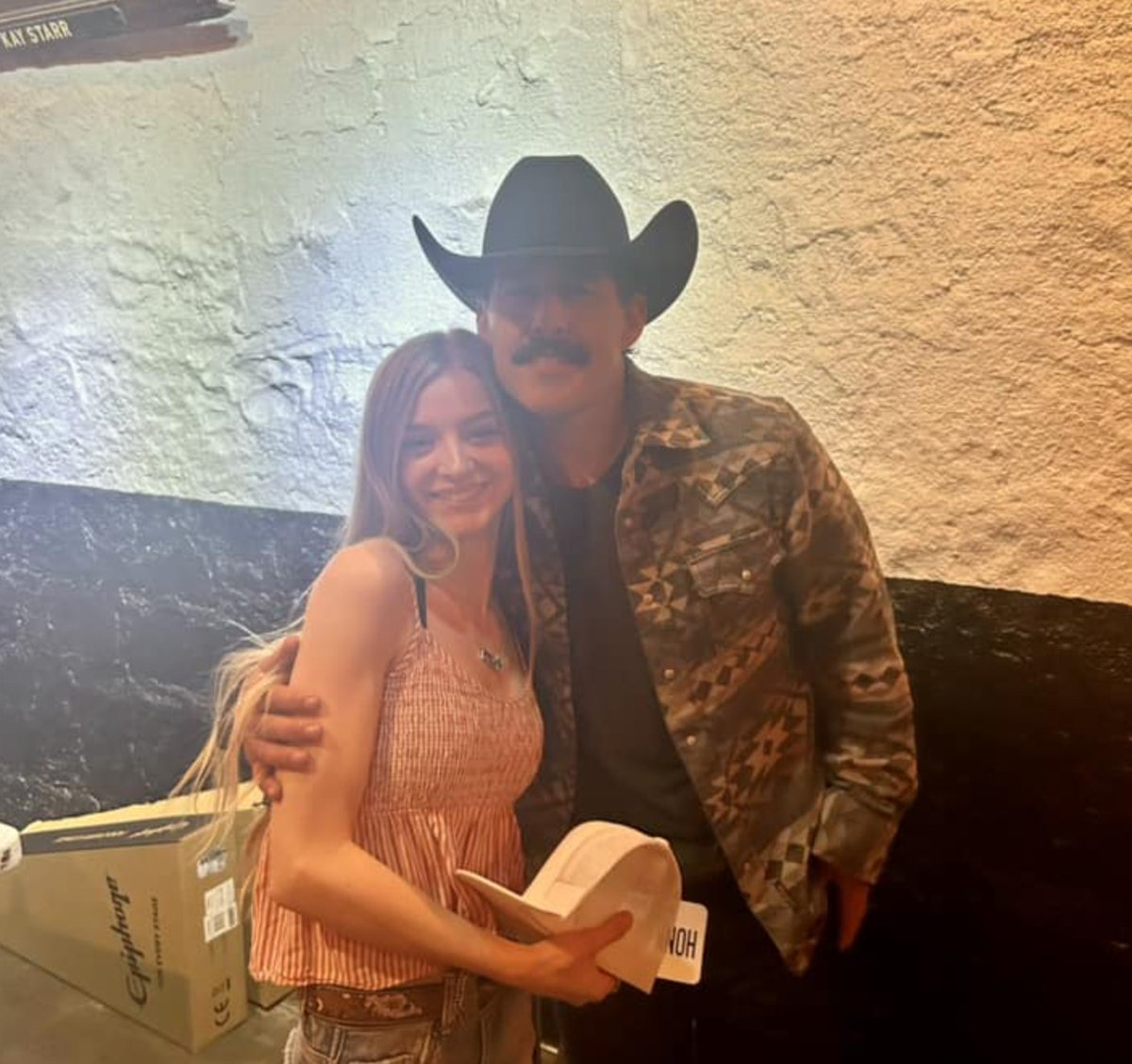 aaron_watson's tweet photo. Cool hats only. Best fans only! Did we take a picture together? Send it over NOW!
#countrymusicfans #bestpeople #countryfamily https://t.co/ew1v4laZ6Z