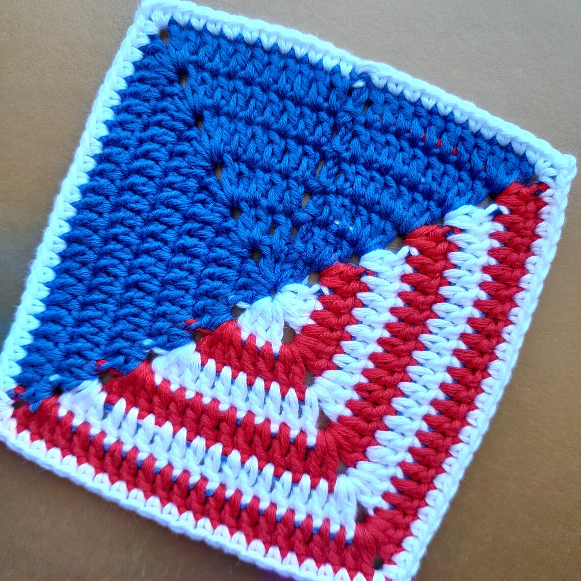 Granny Square American Flag Pattern, Patriotic Granny Square Pattern
etsy.com/listing/168143…

#Etsy #EtsyShop #EtsySeller #EtsySocial #crochet #GrannySquarePattern #crochetpattern #CrochetPatterns #grannysquare #grannysquares #crocheter #crocheting #crochetideas
