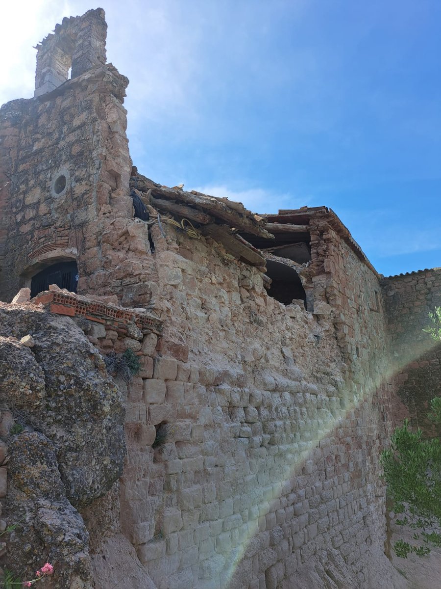 🔴 ESFONDRAMENT CAPELLA SANT SALVADOR DE LES ESPASES

Els Ajuntaments d'#Olesa, #Esparreguera i #Vacarisses, i l'Associació Amics de Sant Salvador de les Espases, informem que arran l'esfondrament de la capella de Sant Salvador queda prohibit l'accés al recinte per seguretat.
👇