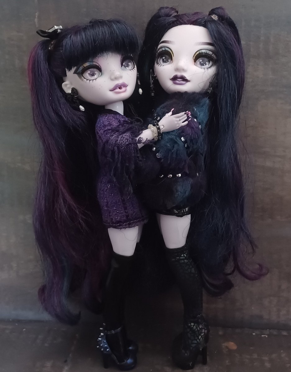 VeronicaStorm98's tweet photo. I caught N and V hugging! Aren't they absolutely precious together? Seriously. You can never separate siblings!π€π
#rainbowhigh #shadowhigh #mga #shadowhighdoll #shadowhighdolls #stormtwins #veronicastorm #naomistorm #twins #twindolls #siblings #family #dolls #dollphotography https://t.co/hRndGF3vTD