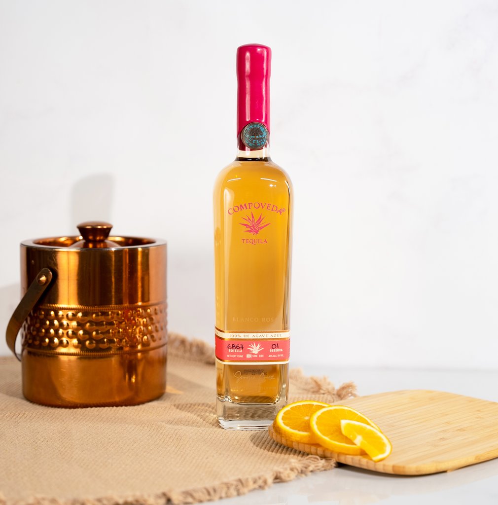 SipCompoveda's tweet image. Compoveda Rosa, crafted to be sipped, neat, or on the rocks with a wedge of fruit.

#Compovedatequila #CompovedaRosa #RosaTequila #TheSpiritofSharing