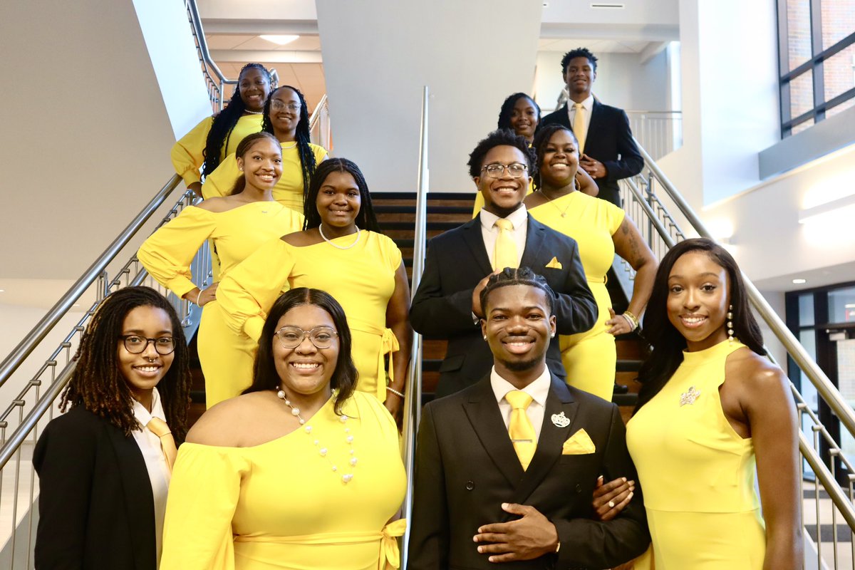 expbowiestate's tweet photo. 🐶 We extend our deepest gratitude to all who paved the way for our journey as student leaders. Your unwavering support and guidance has been the foundation to our success. Thank you for empowering us to lead. 🙏🏾 #bowiestate #hbcu #college #nasapsli https://t.co/RE4X4n5hnF