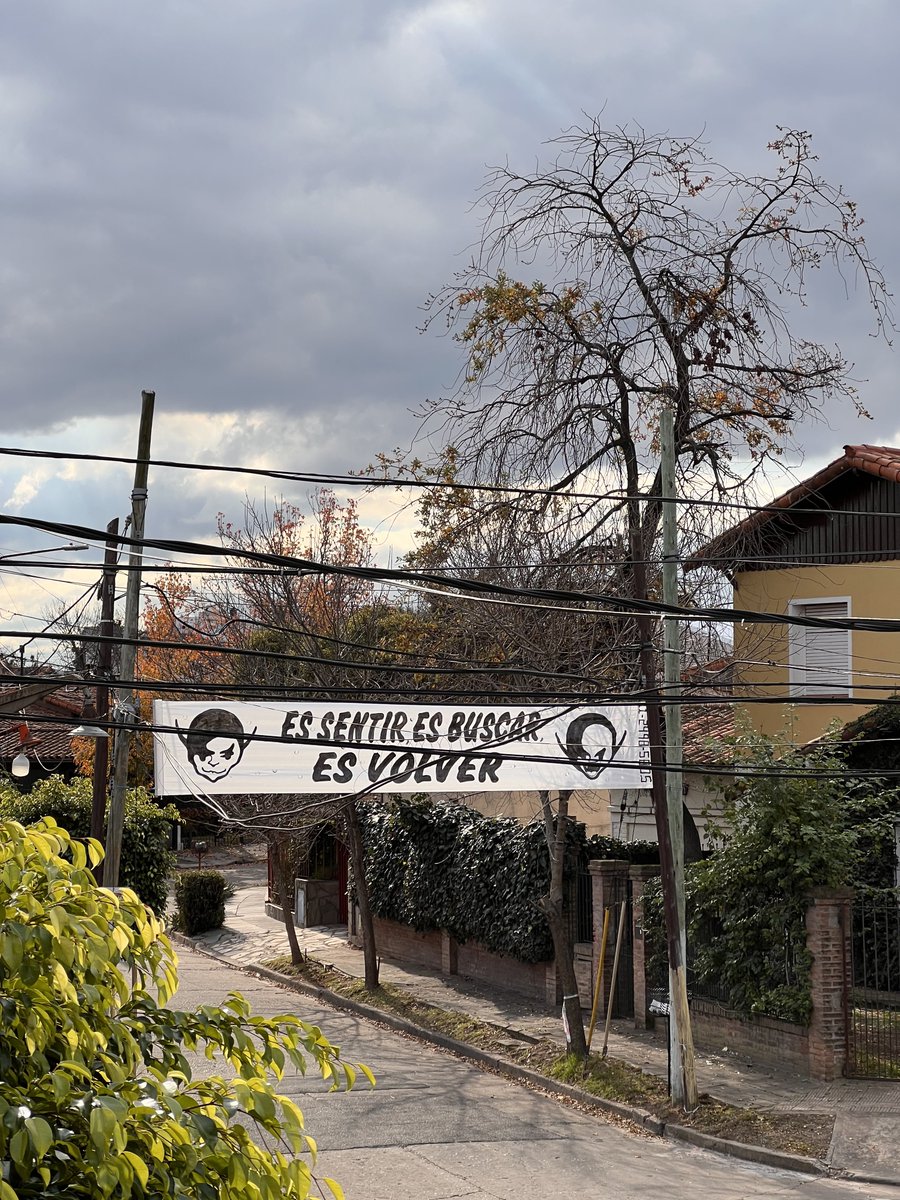 Las calles de El Palomar andan diciendo. Esquina Palazzo y Libertad, Ciudad Jardín.
Los Piojos
#LosPiojos