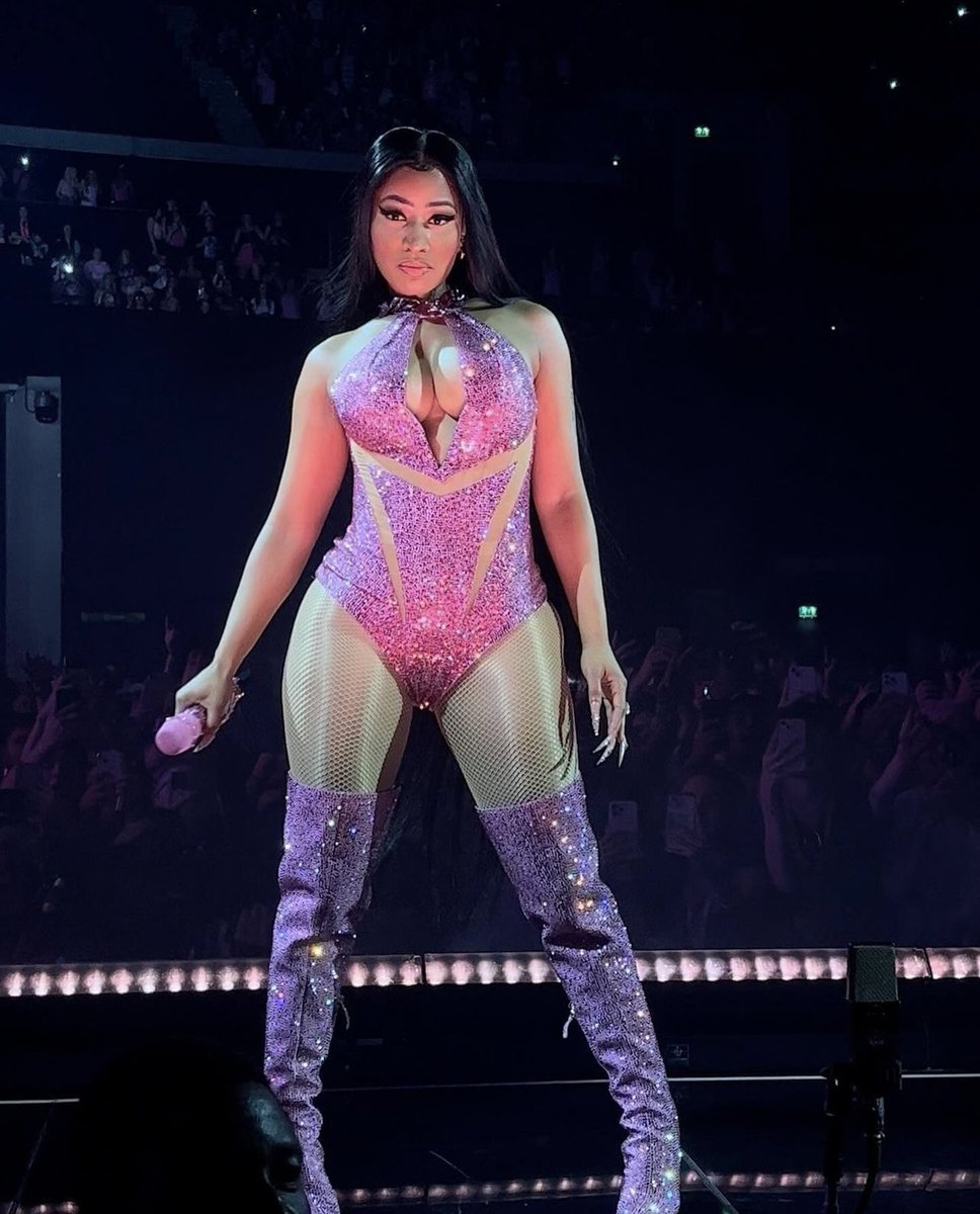 moodarker's tweet image. ladies and gentlemen, Barbie