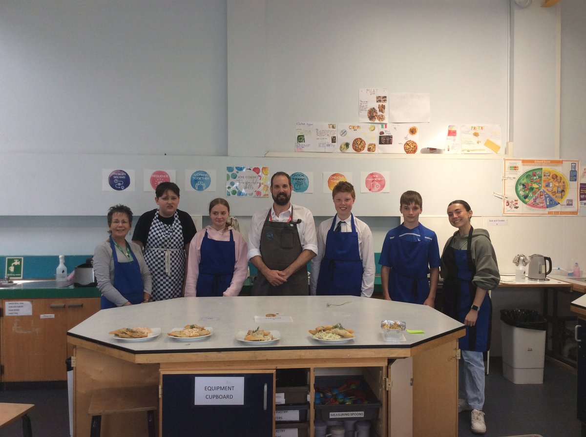 Great experience for our budding chefs over the last two days. Sushi, pizza, haggis samosas and home made burgers all on the menu. Huge thanks to our community partners Sushi Inverness, Cnoc Hotel, Auld Smokey Pizza and Ollie’s Pops🍕 🍔 🍱 🍛 

#ActivityDays
#WeAreCharleston