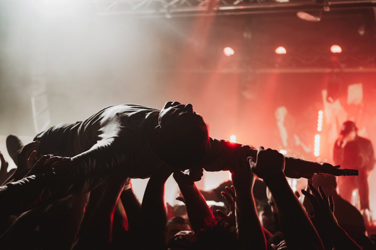 TheKodakChris's tweet photo. Yea I love taking pics of @amityaffliction https://t.co/v4YC9M1Fvo