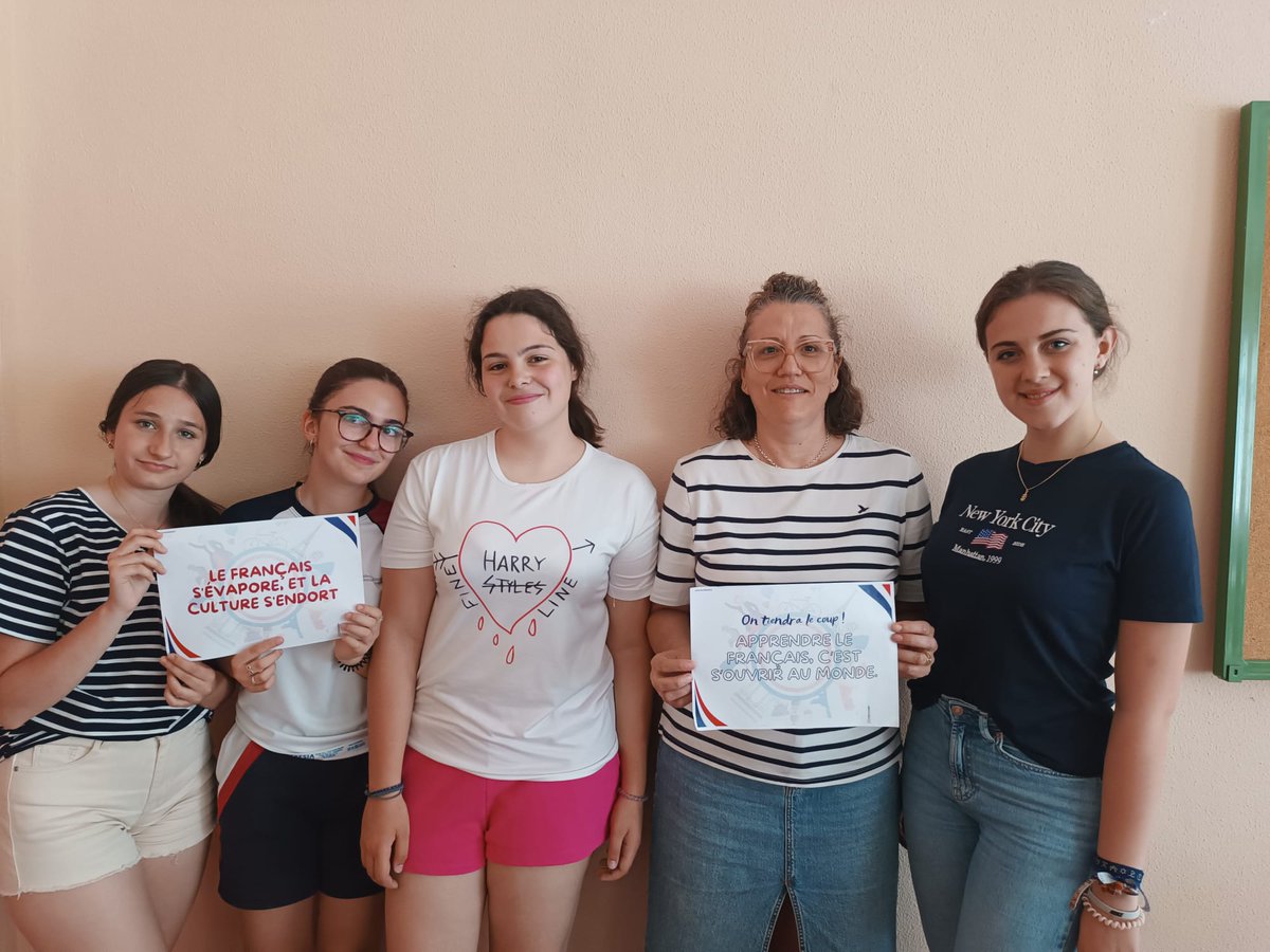 EOI_SierraNorte's tweet photo. ¡Desde nuestro centro reivindicamos la importancia de aprender francés! @edpermanente @APEOIAndalucia https://t.co/9SdL2PXEK5