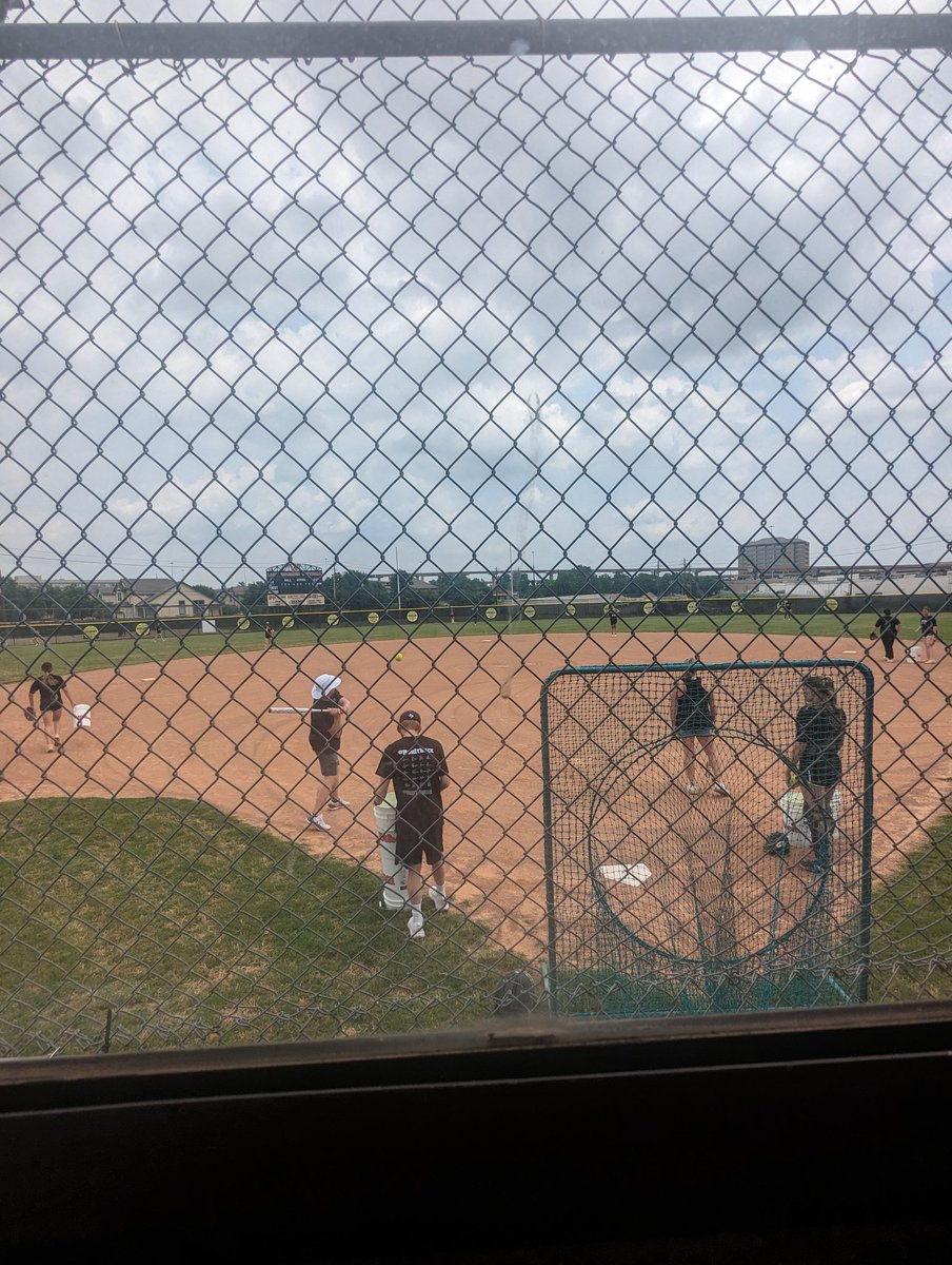 Happy to have <a href="/GuyerSoftball/">Guyer Softball</a> out today to get a practice in before their @texas_UILsoftbl State Tournament games. Best of luck this weekend!