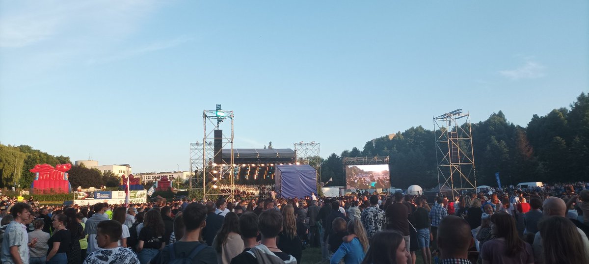 MCLUrbanik's tweet image. W Rzeszowie po raz kolejny odbywa się piękne wydarzenie jakim jest Koncert Jednego Serca Jednego Ducha (@KoncertJSJD). To niezwykłe spotkanie muzyki chrześcijańskiej, jedności i wspólnego świętowania, które przyciąga tysiące ludzi z całej Polski! 🎶❤️ #JSJD #Rzeszów