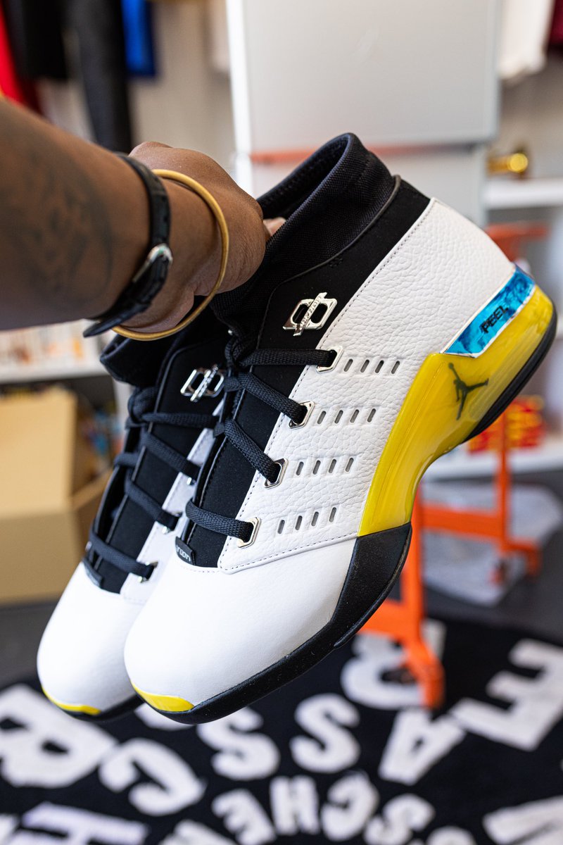 Husani_Asscher's tweet photo. I had to get them . 
#jordan17 https://t.co/uOQjFPkJAB