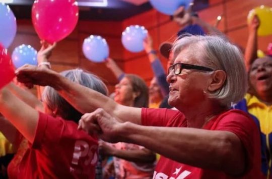 Diosdado Cabello felicitó en su día a los adultos mayores de Venezuela #PsuvMiranda #PuebloMaduroActivo #30May n9.cl/ny523