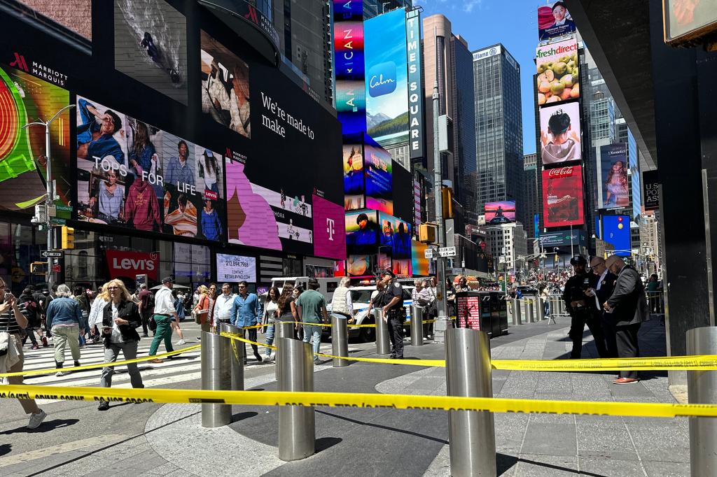 1 injured in reported machete attack at Times Square McDonald’s trib.al/Ryo9ZmH