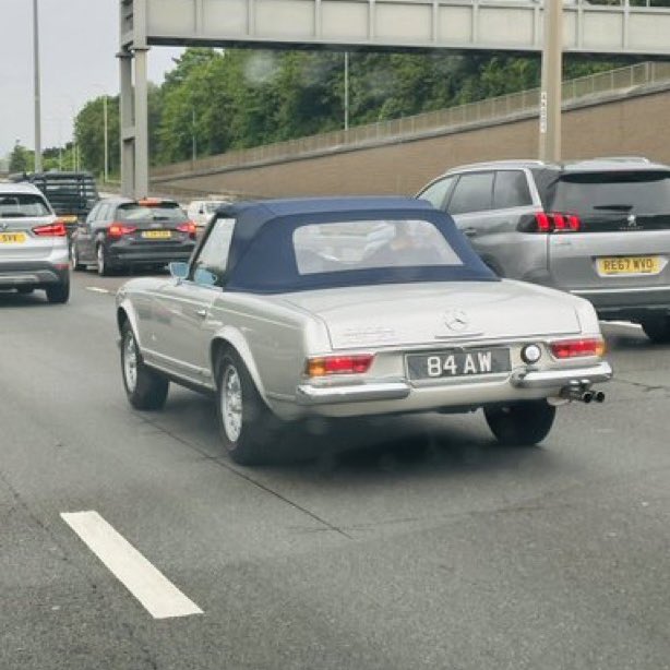 ➡️ 🇩🇪 #Mercedes 🔸A @ober7676 takie cuda podsyła☝️ Aż trudno uwierzyć, że to auto z 1969 roku… Życzę każdemu, żeby w takim wieku miał taką formę😃