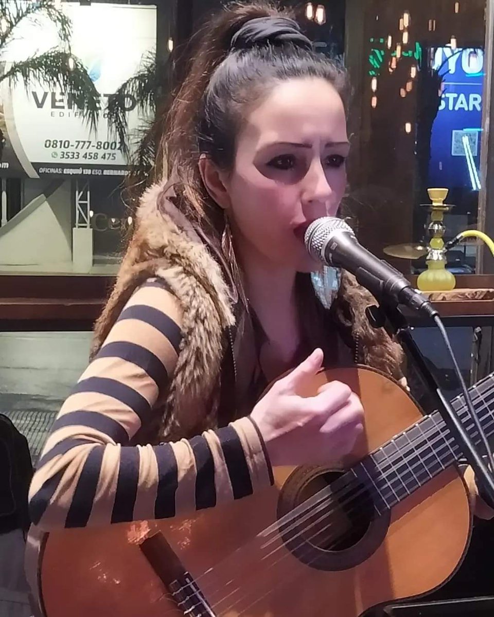 dupuy_fer's tweet photo. Festejos del 25 de mayo en @porticomixbar.vcp el viernes pasado! Mañana nuevamente gran peña! Los esperamos! 🍷🎵
Feliz día del folclorista! 🇦🇷
#folcore
#tango
#musicafolclorica
#folcloreargentino https://t.co/lVo7lxrQOa