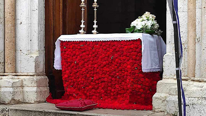 TG24info's tweet image. #Alatri – Un | tg24.info | Iscriviti al nostro canale whatsapp: bit.ly/tg24-wa tg24.info/alatri-un-tapp… #infiorata #uncinetto